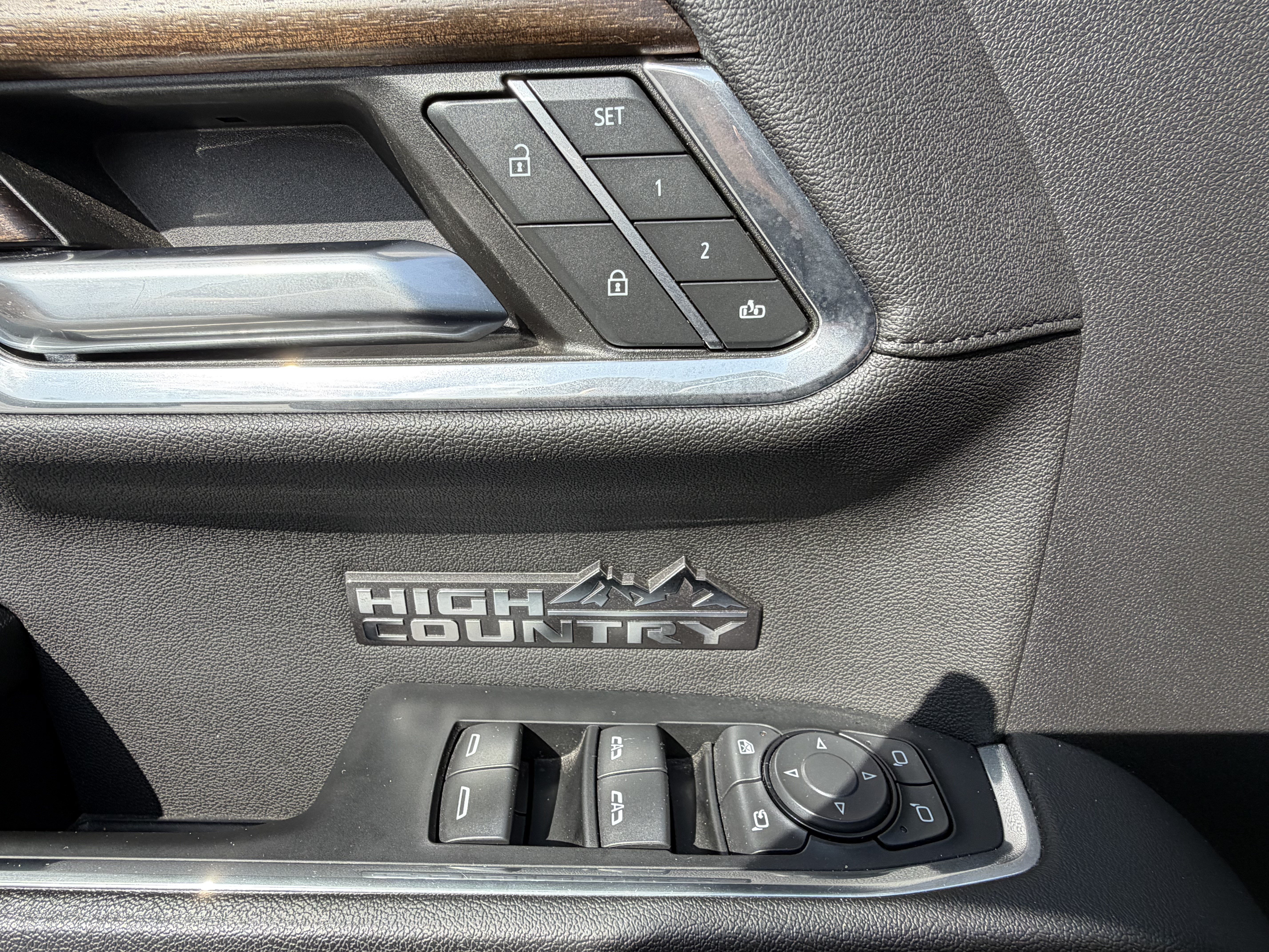 Used 2024 Chevrolet Silverado 1500 High Country w/ Z71 Off-Road Package AWD/4WD image 14