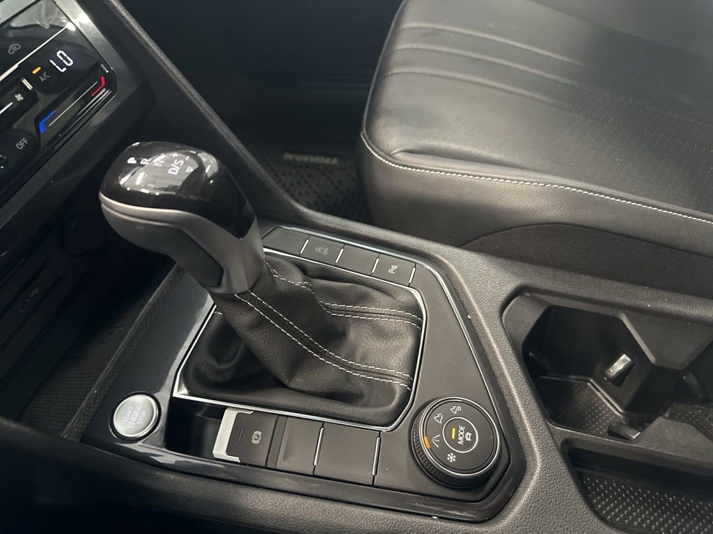 Used 2024 Volkswagen Tiguan SE R-Line image 13