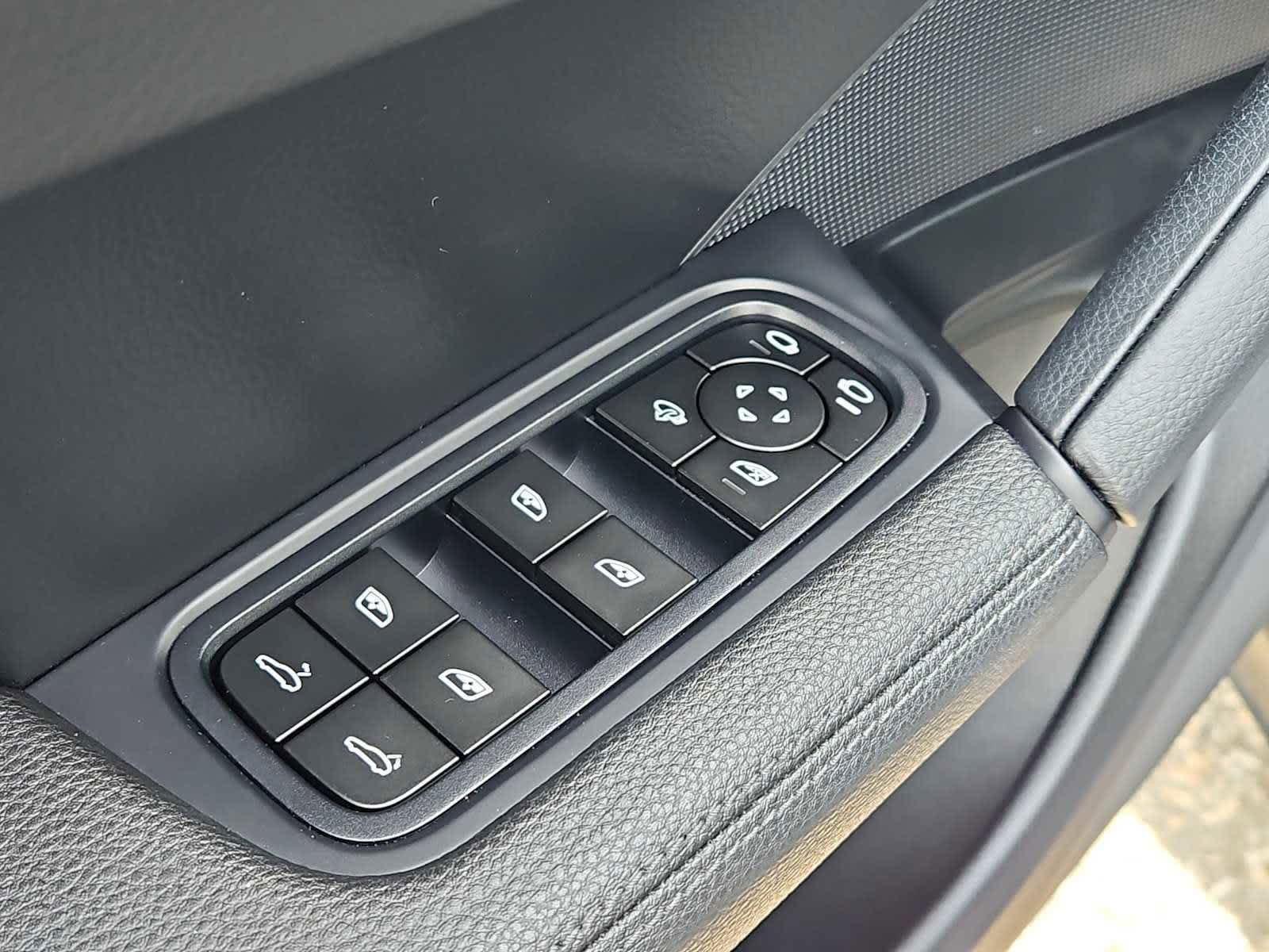 Certified 2024 Porsche Cayenne Coupe AWD/4WD image 12
