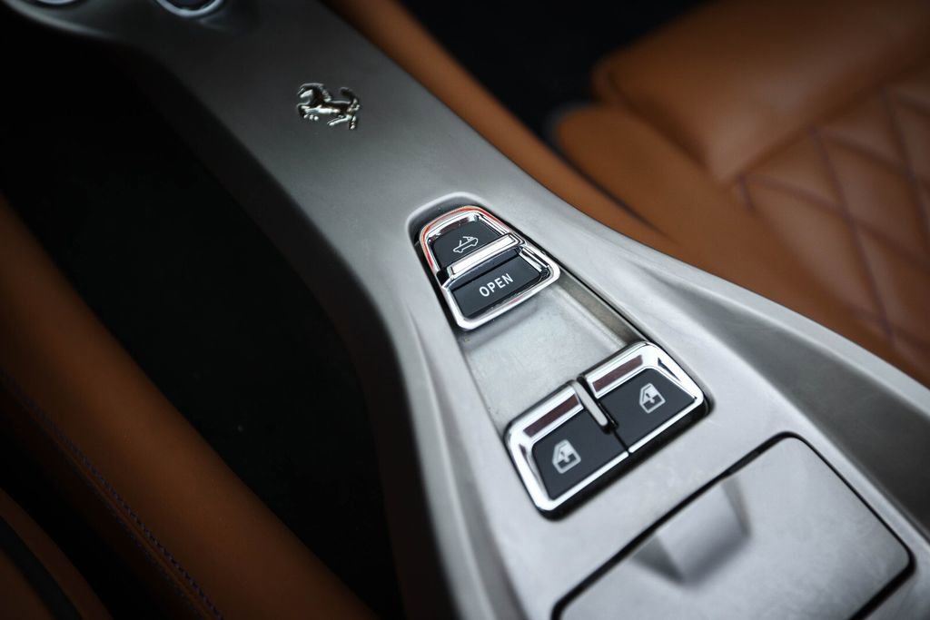 Used 2011 Ferrari California image 37