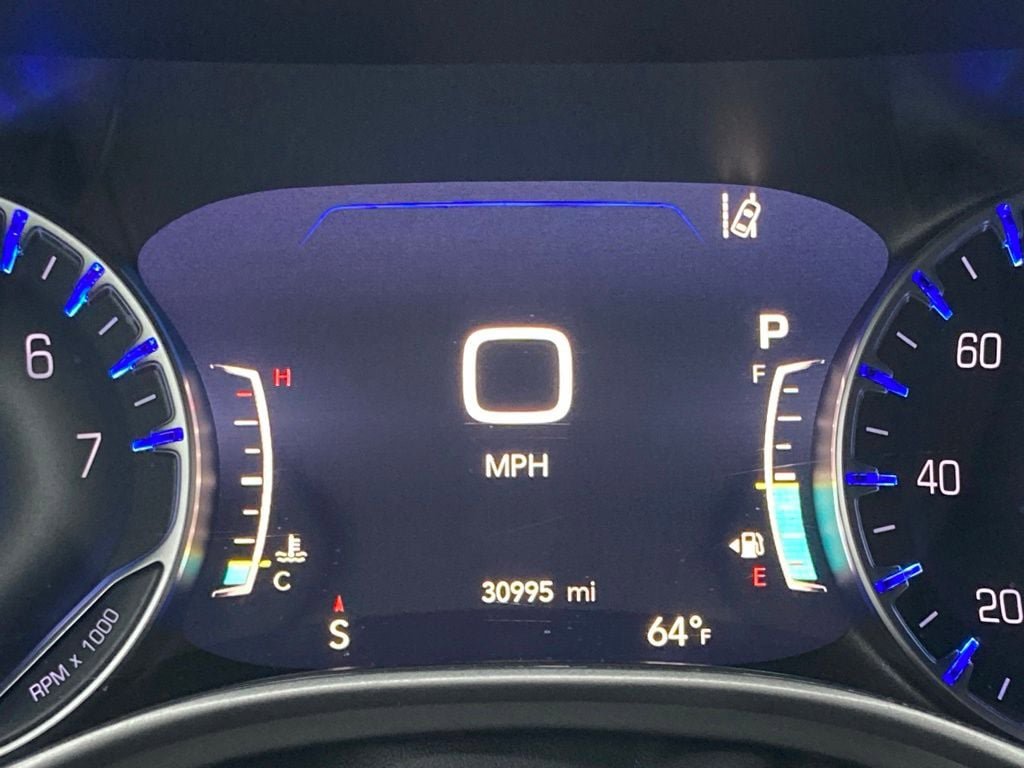 Used 2025 Chrysler Pacifica Select FWD image 17