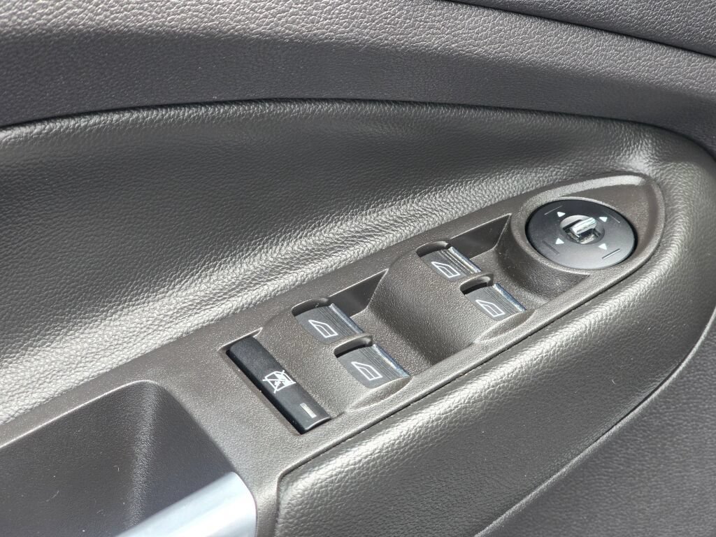 Used 2013 Ford C-MAX Energi SEL FWD image 23