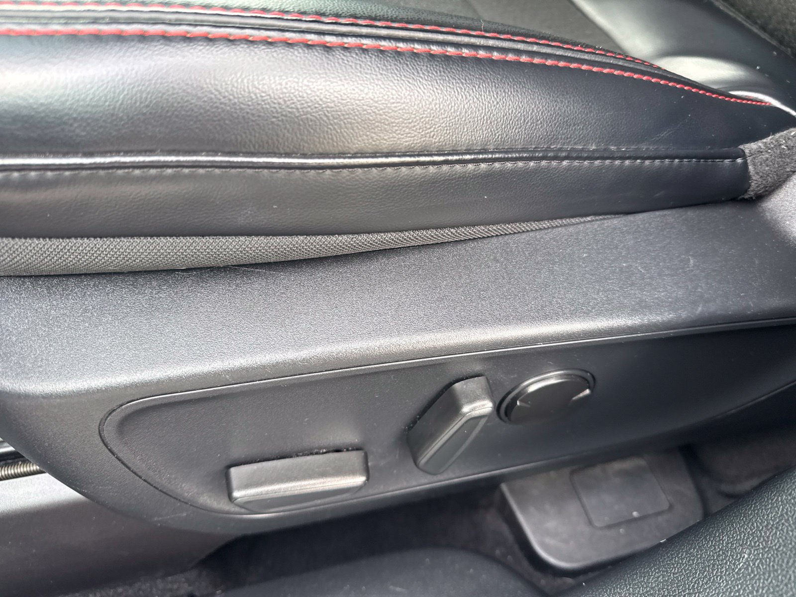 Used 2025 Ford Escape ST-Line FWD image 17