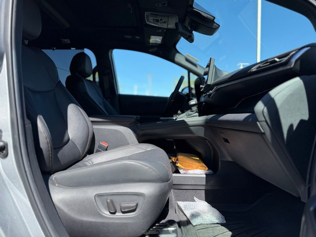 Used 2025 Toyota Sienna Platinum image 20