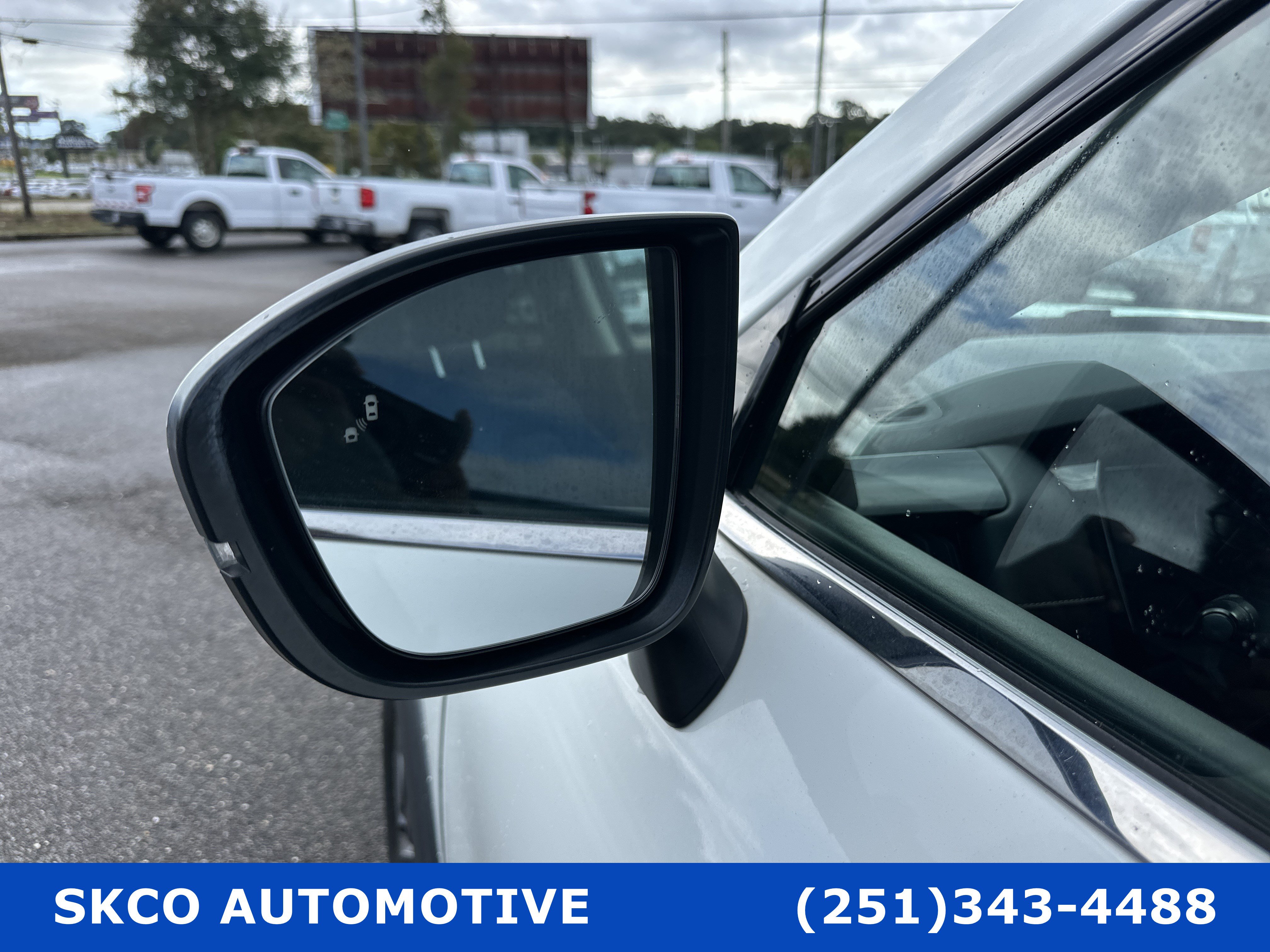 Used 2022 Nissan Pathfinder SV FWD image 10