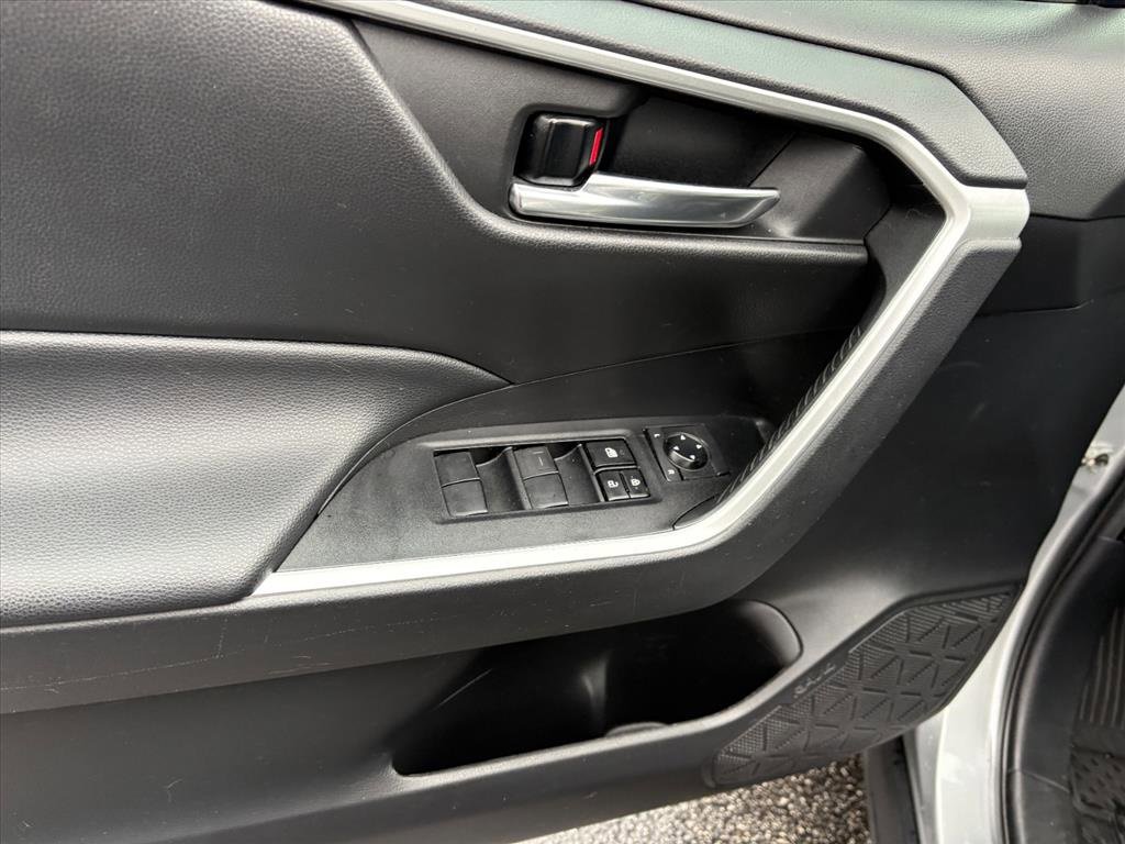Used 2021 Toyota RAV4 XLE image 23
