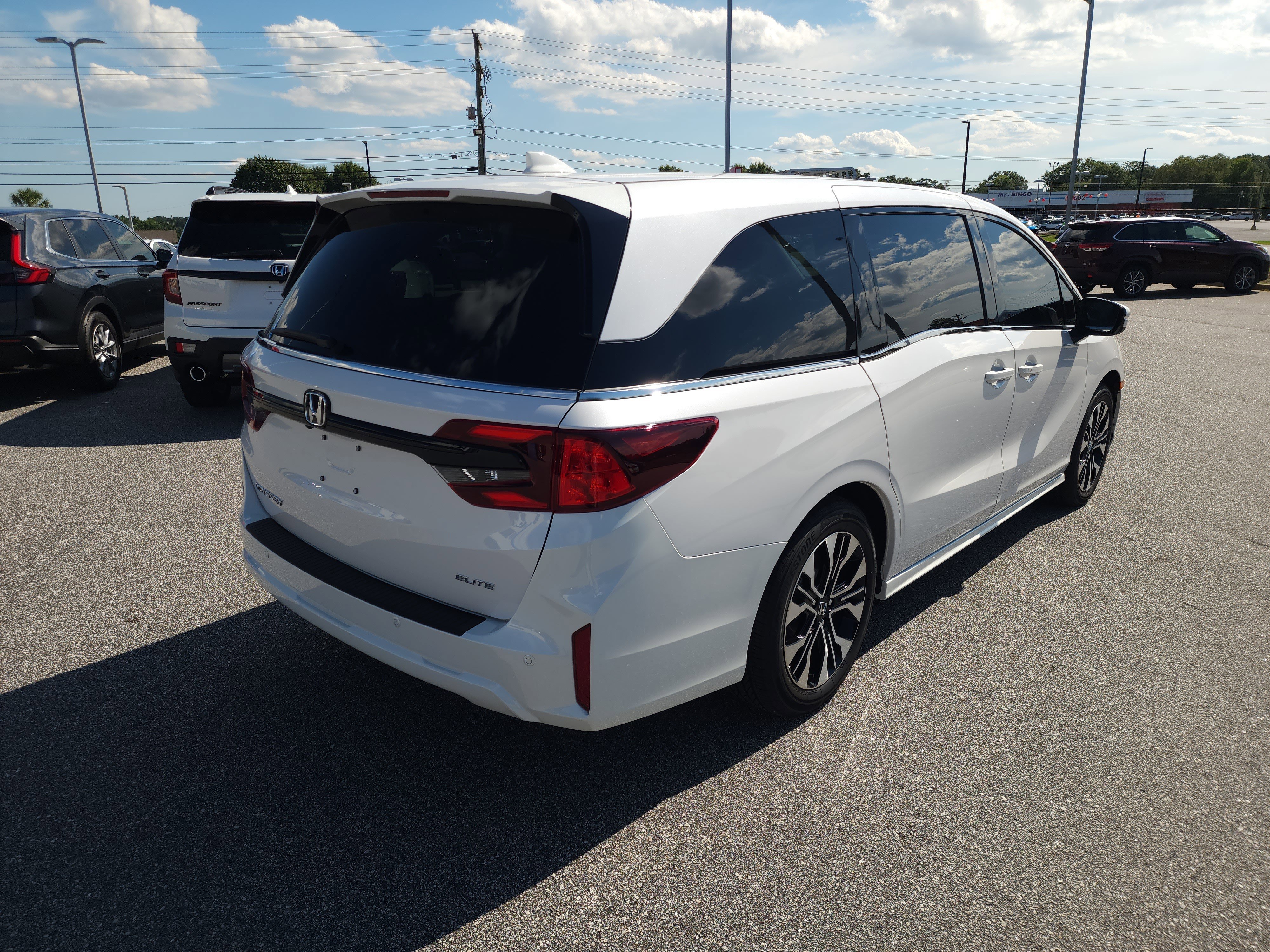 Used 2025 Honda Odyssey Elite image 4