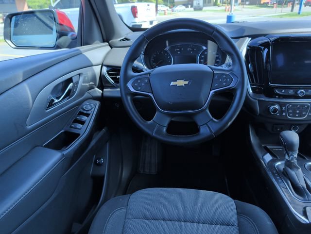 Used 2023 Chevrolet Traverse LT FWD image 3
