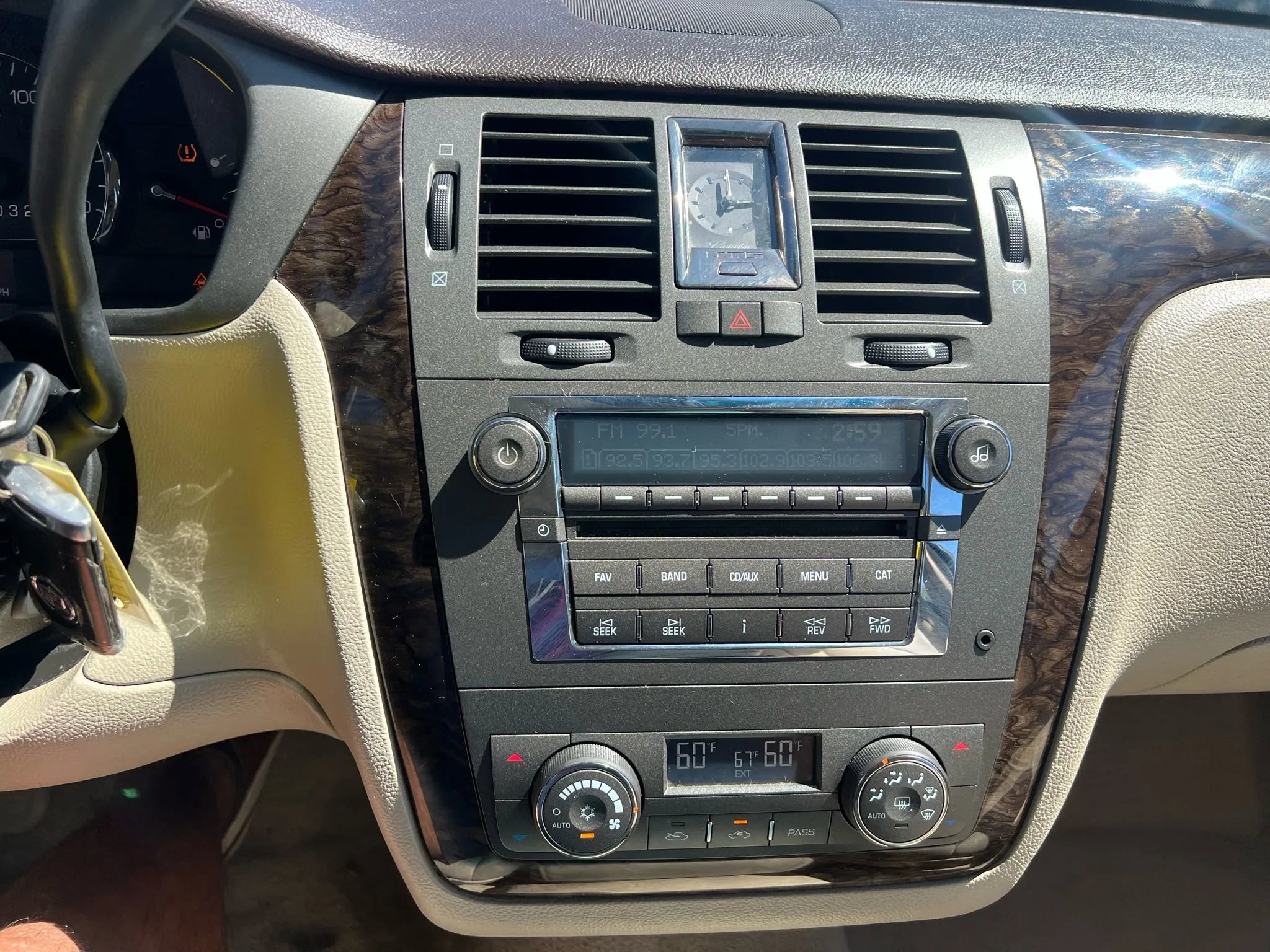 Used 2009 Cadillac DTS w/ Trunk Convenience Package FWD image 50