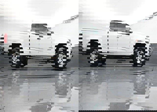 Used 2018 Chevrolet Colorado W/T image 31