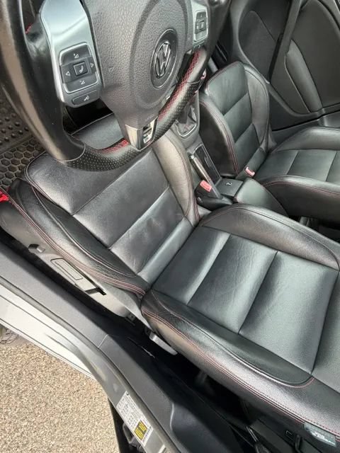 Used 2011 Volkswagen Golf 4-Door FWD image 26