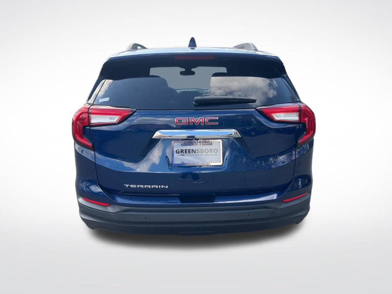 Used 2022 GMC Terrain SLE w/ Driver Convenience Package image 4