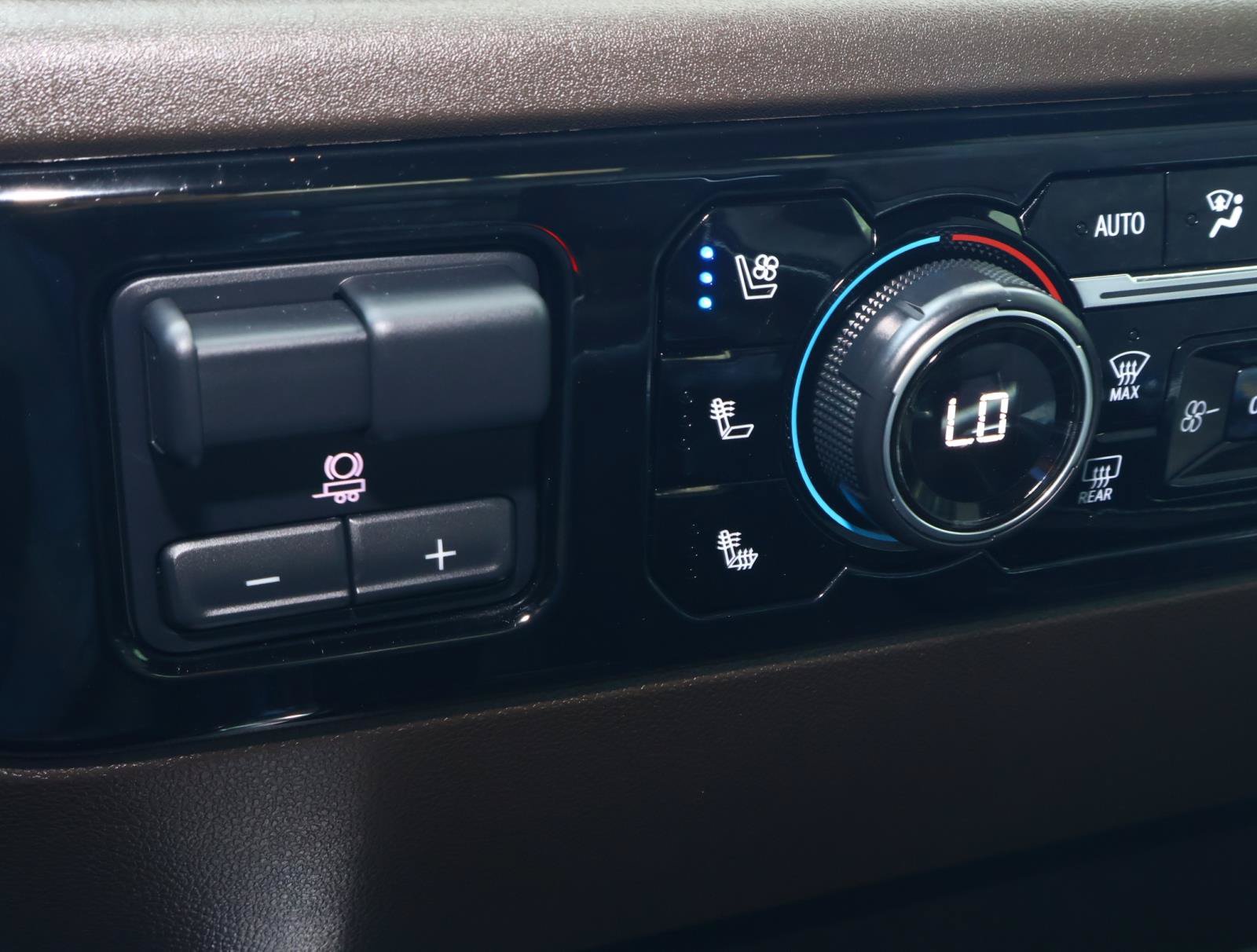 Used 2024 Chevrolet Silverado 1500 LTZ AWD/4WD image 29