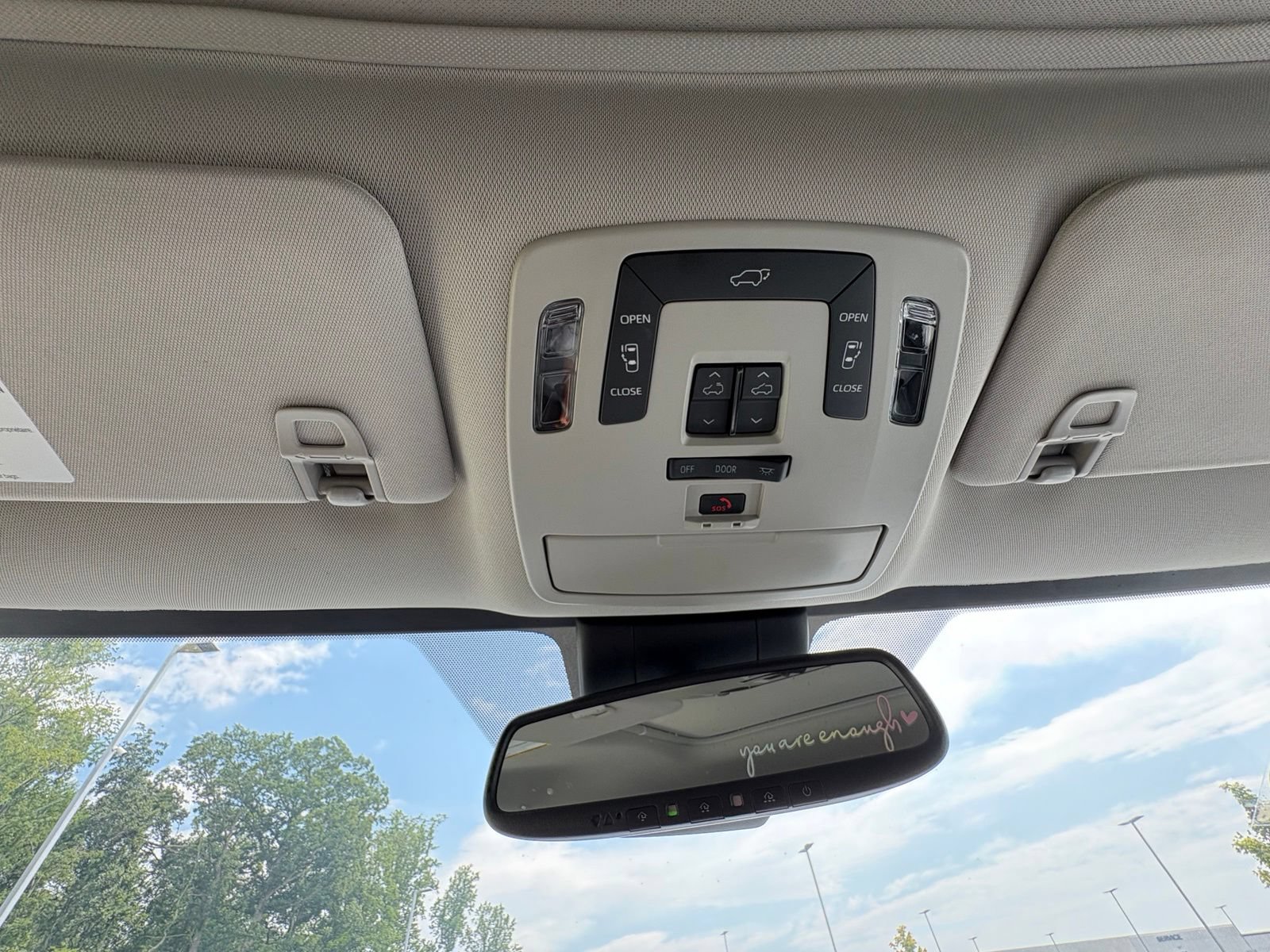 Used 2025 Toyota Sienna XLE FWD image 24