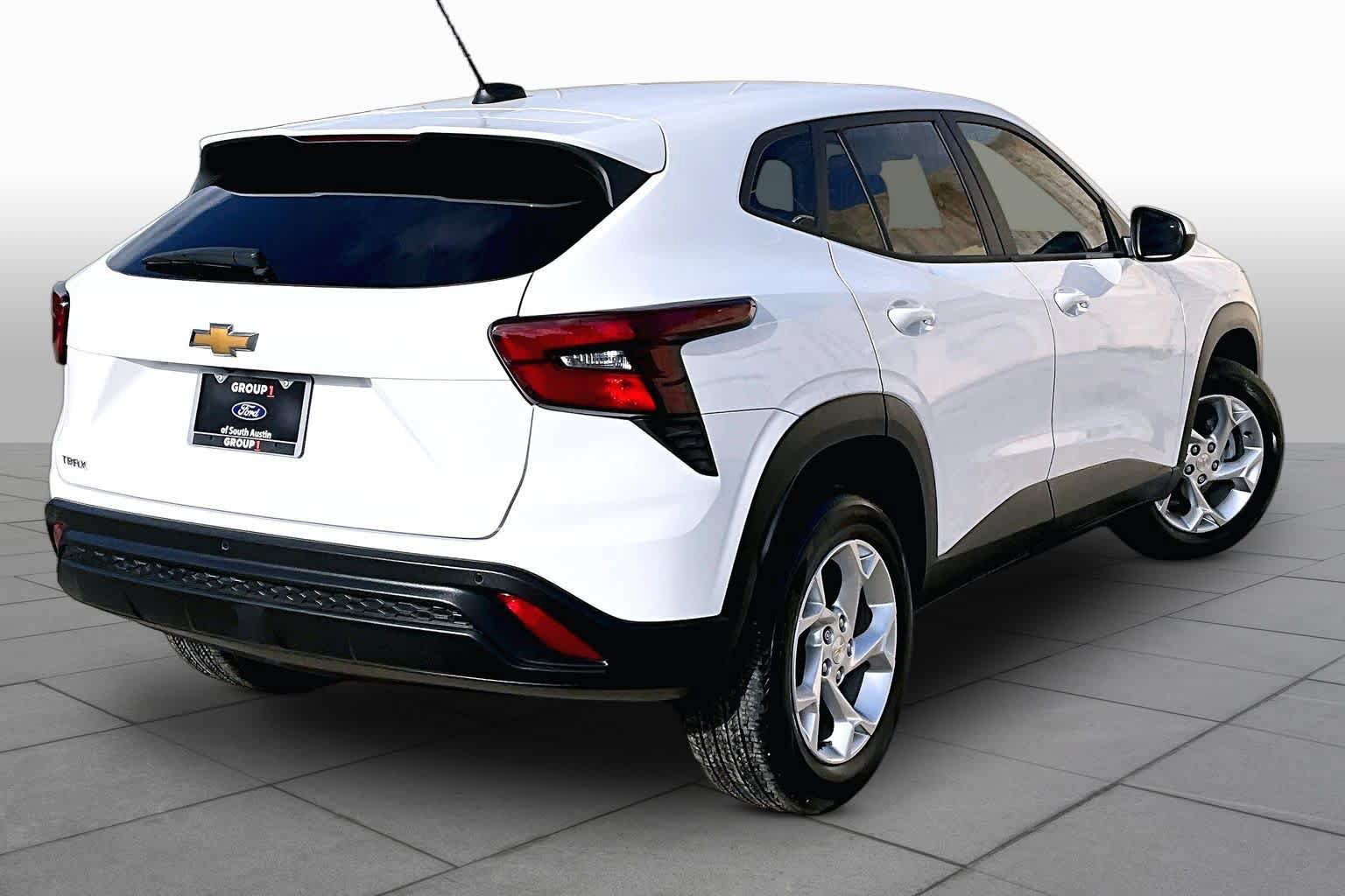 Used 2024 Chevrolet Trax LS w/ LS Convenience Package FWD image 16