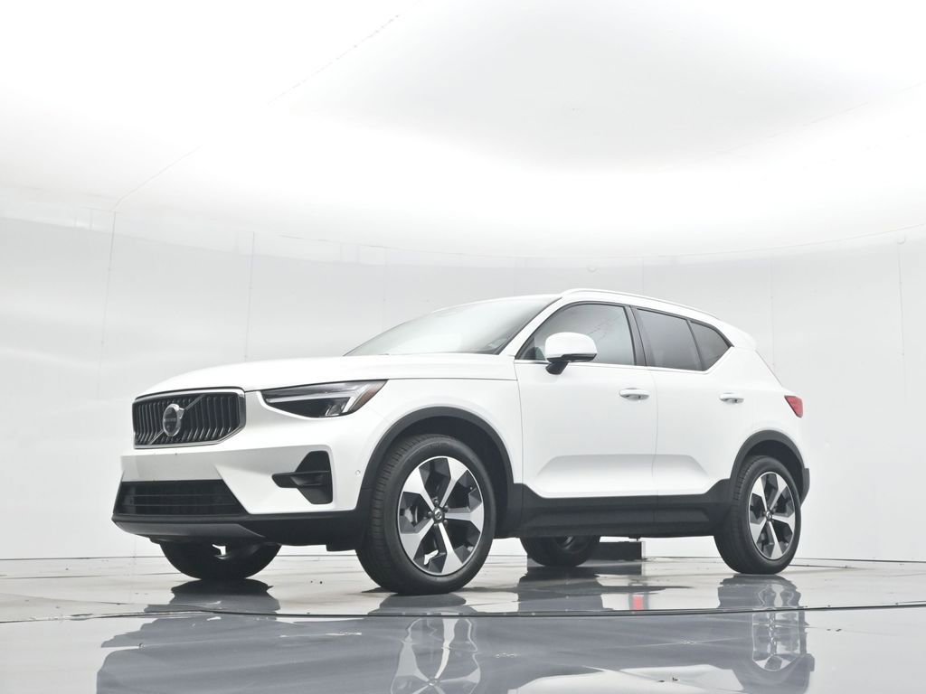 Used 2025 Volvo XC40 B5 Plus image 50