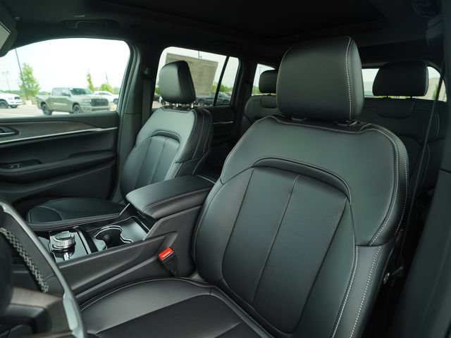 New 2026 Jeep Grand Cherokee Limited w/ Luxury Tech Group II AWD/4WD image 36
