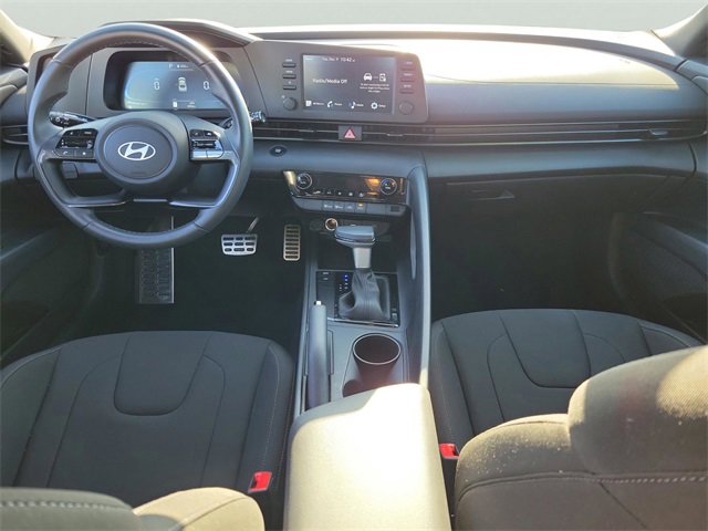 Used 2025 Hyundai Elantra Sport image 11