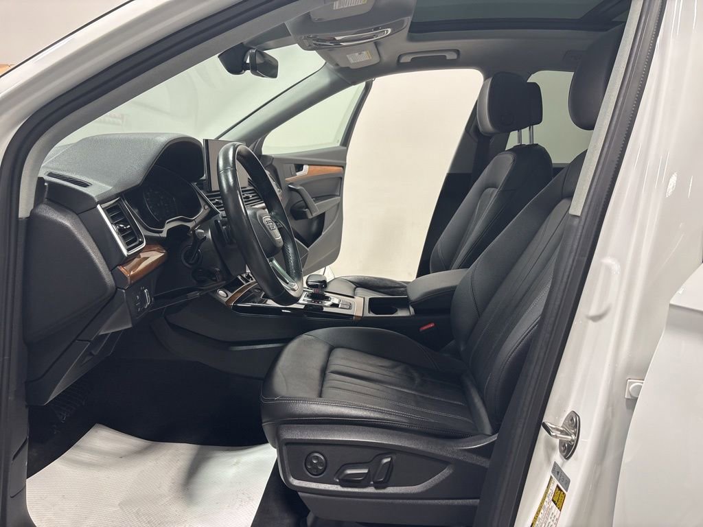 Used 2023 Audi Q5 2.0T Premium w/ Convenience Package image 11