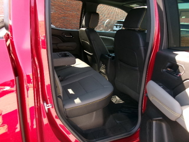 Used 2025 Chevrolet Colorado ZR2 w/ Technology Package AWD/4WD image 12