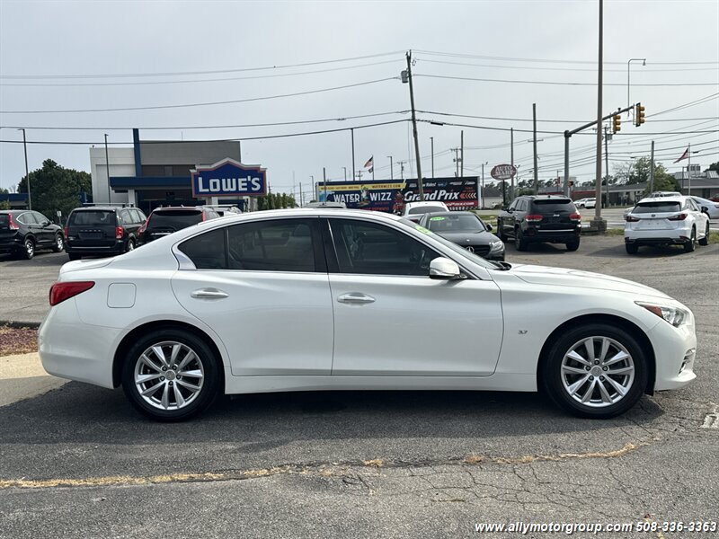 Used 2015 INFINITI Q50 Premium w/ All Weather Package AWD/4WD image 4