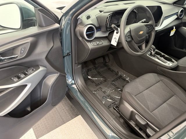 New 2026 Chevrolet Trax LS w/ LS Convenience Package FWD image 28