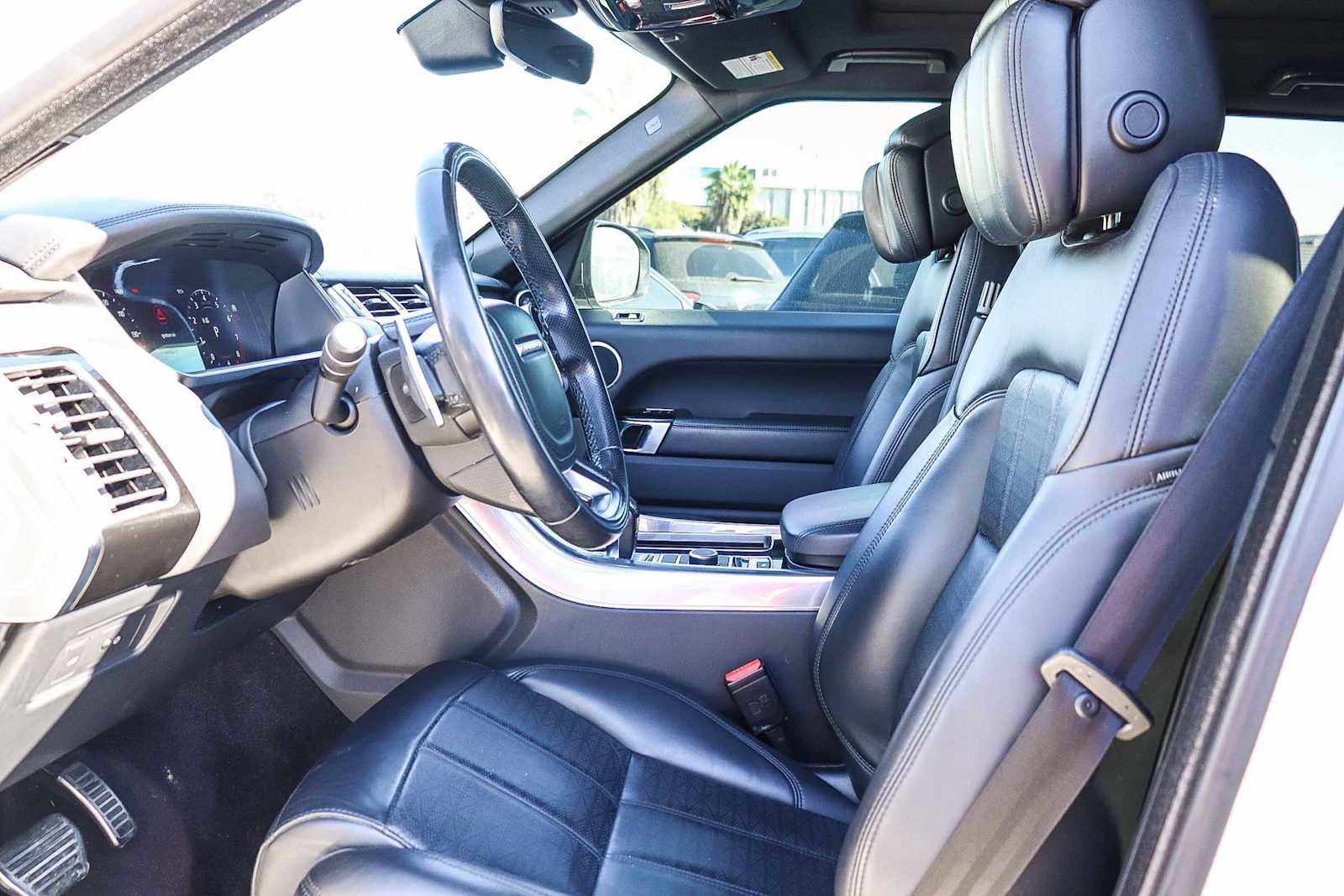 Used 2018 Land Rover Range Rover Sport HSE Dynamic image 16