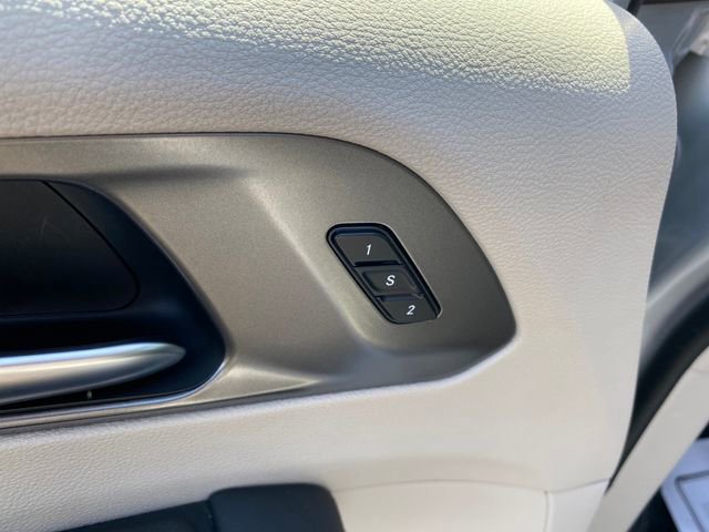 Used 2024 Chrysler Pacifica Touring-L image 16