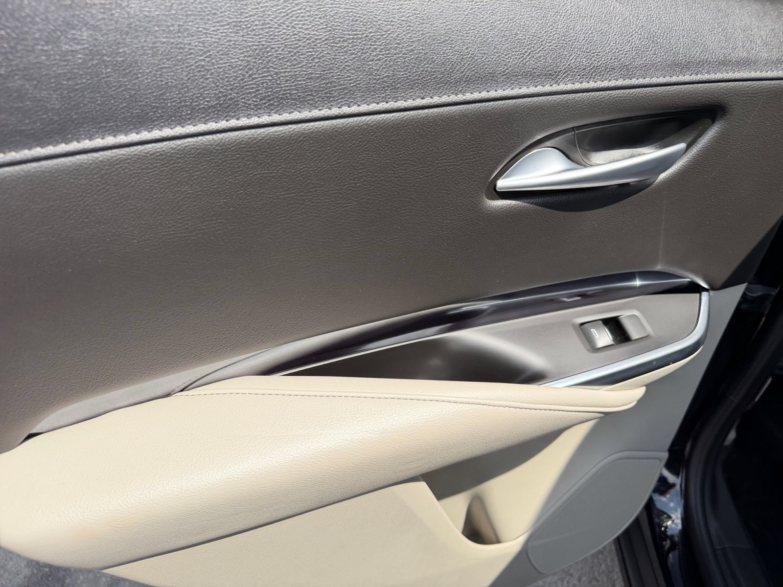Used 2023 Cadillac XT4 Luxury AWD/4WD image 15