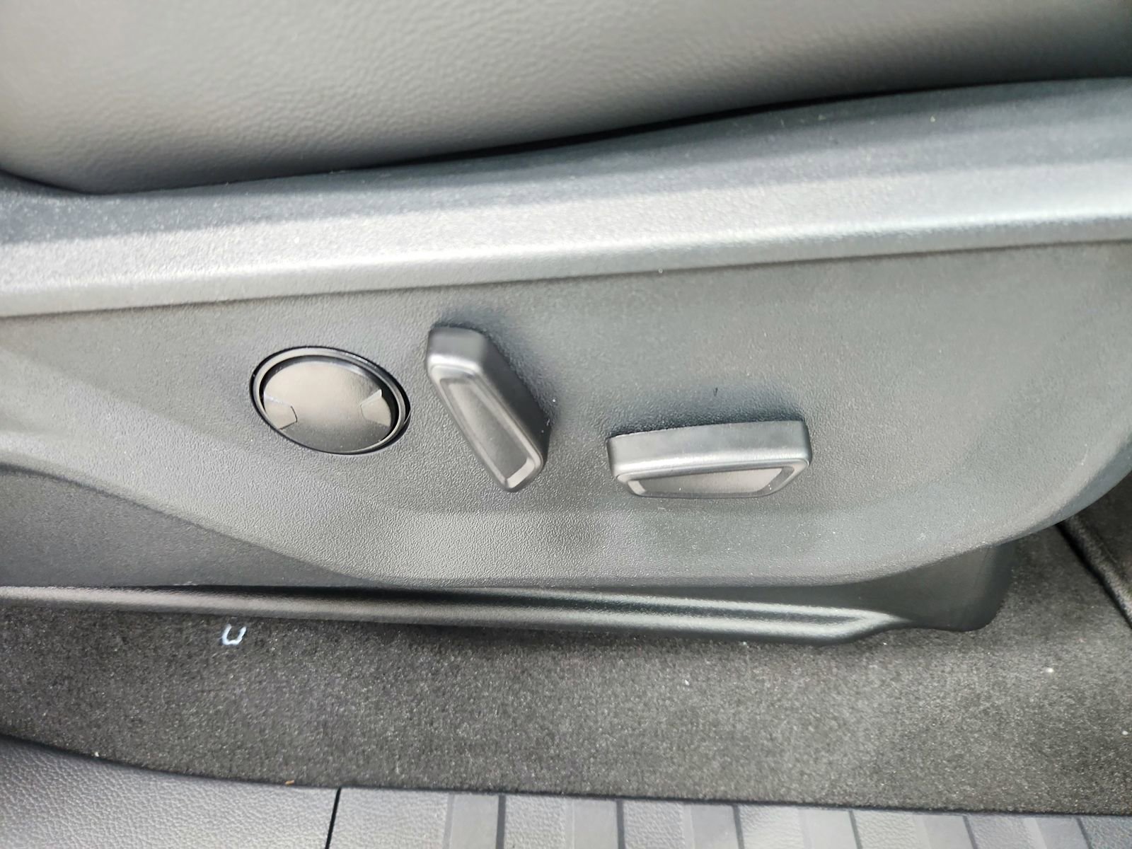 New 2026 Ford F250 Lariat w/ Chrome Package image 39