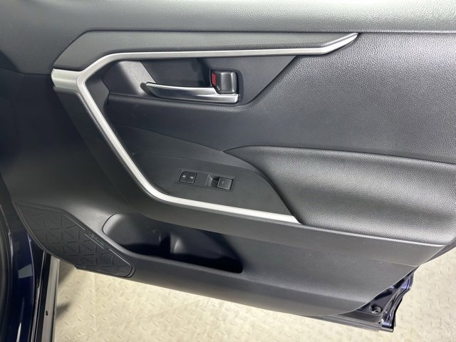 Used 2023 Toyota RAV4 SE image 9