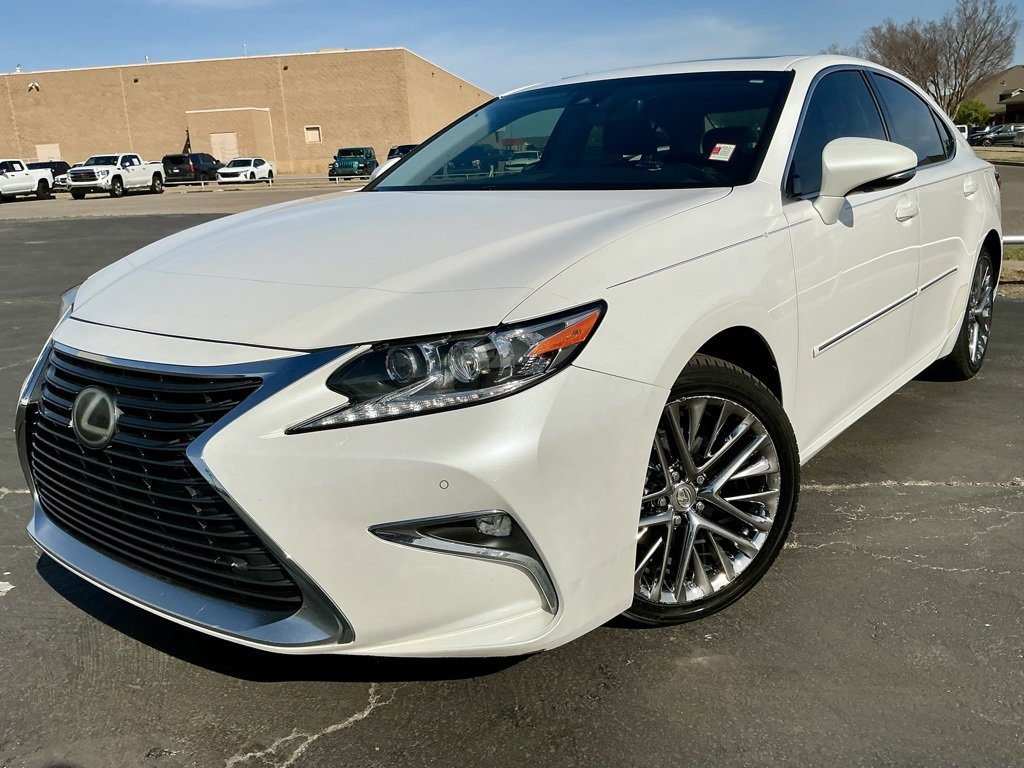 Used 2016 Lexus ES 350 w/ Luxury Package w/Wood Trim image 3