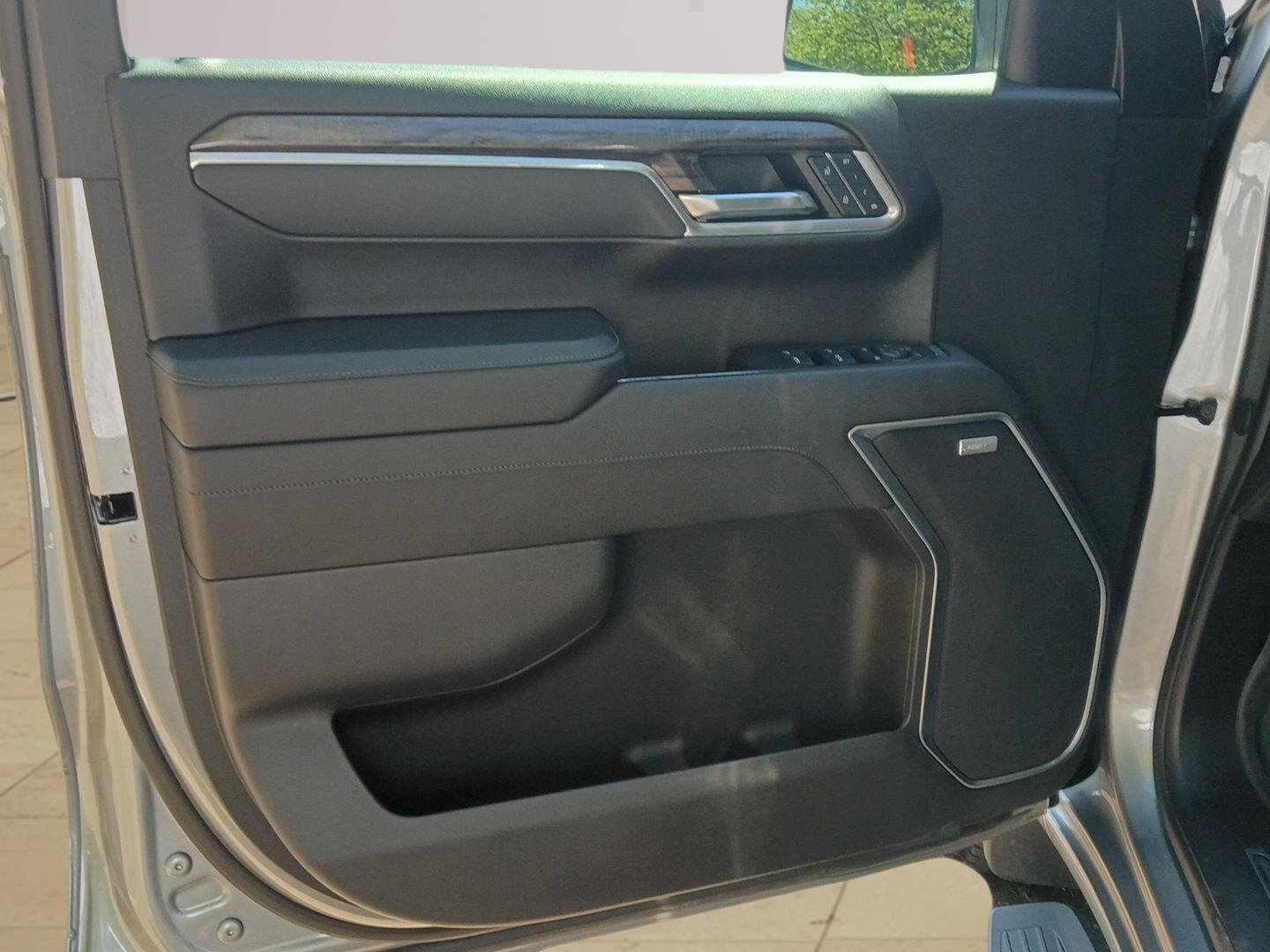 Used 2025 Chevrolet Silverado 1500 LTZ w/ Technology Package AWD/4WD image 16