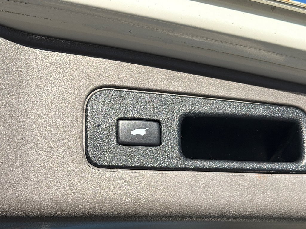 Used 2014 Honda Odyssey Touring Elite image 32
