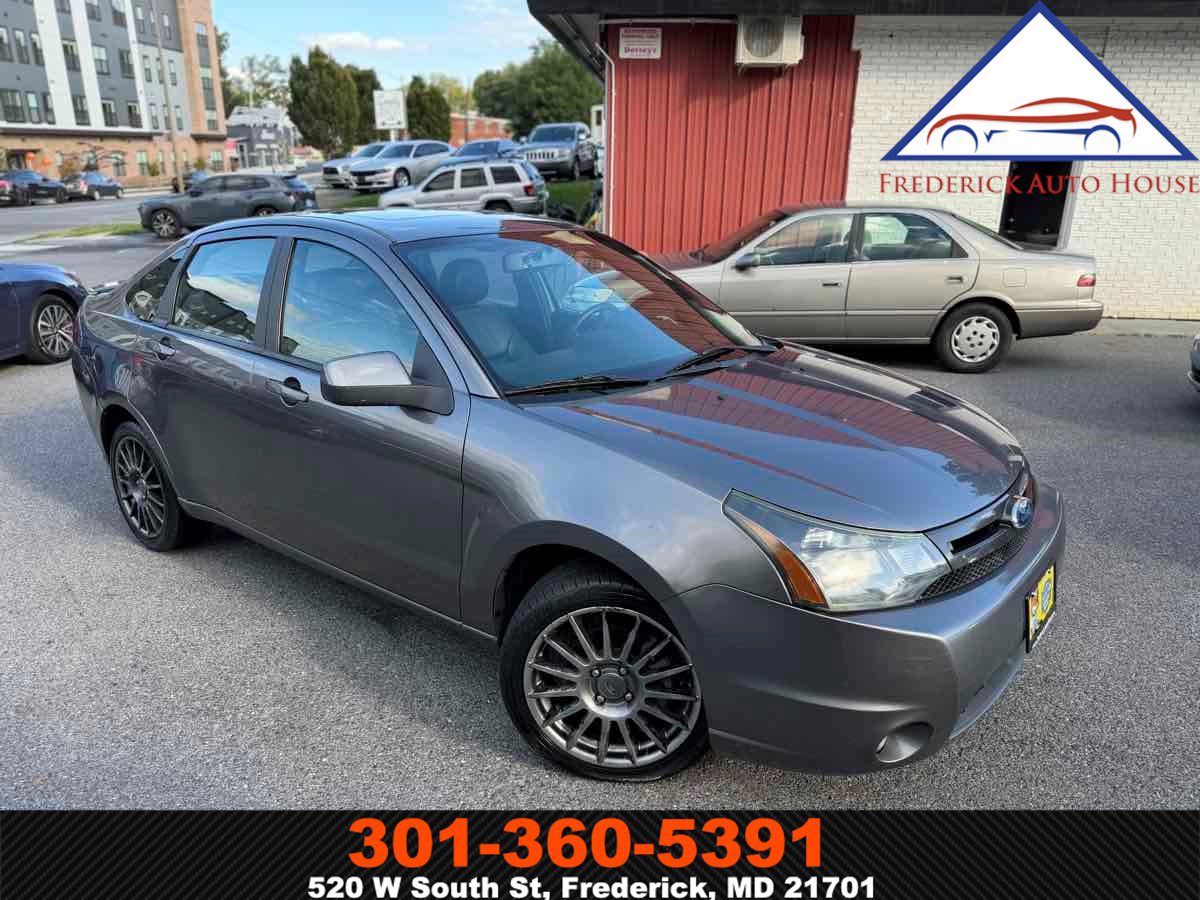 Used 2010 Ford Focus SES FWD image 1