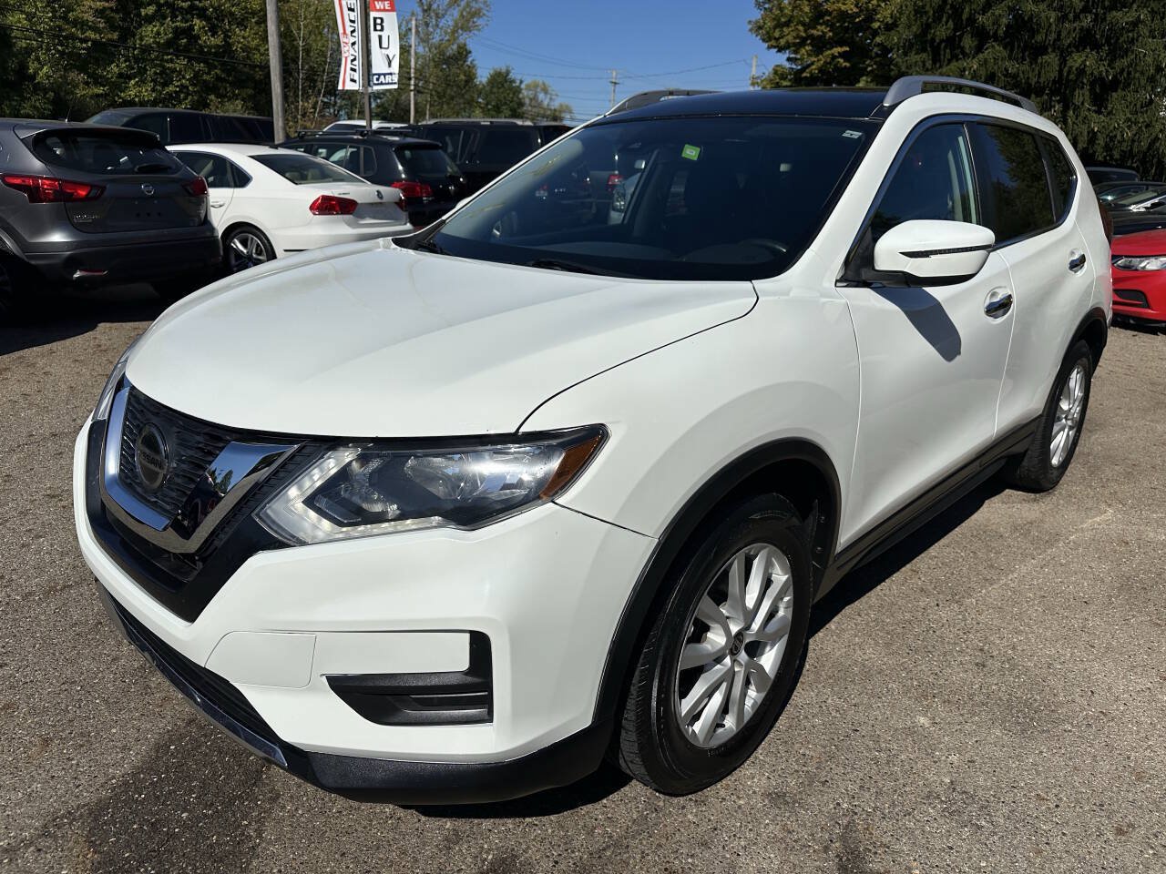 Used 2019 Nissan Rogue SV FWD image 2