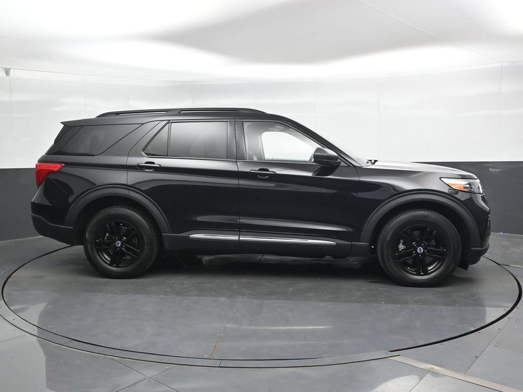 Used 2023 Ford Explorer XLT w/ Equipment Group 202A AWD/4WD image 3