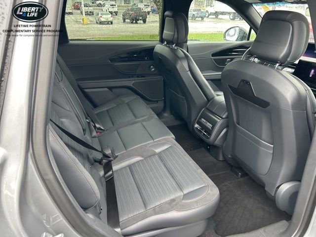 Used 2024 Lincoln Nautilus Reserve w/ Equipment Group 202A image 7