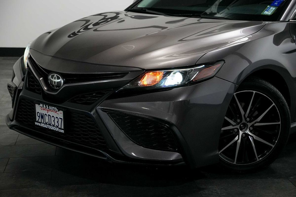 Used 2021 Toyota Camry SE FWD image 10