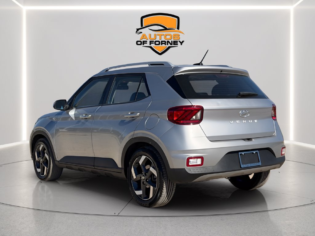 Used 2025 Hyundai Venue SEL FWD image 2