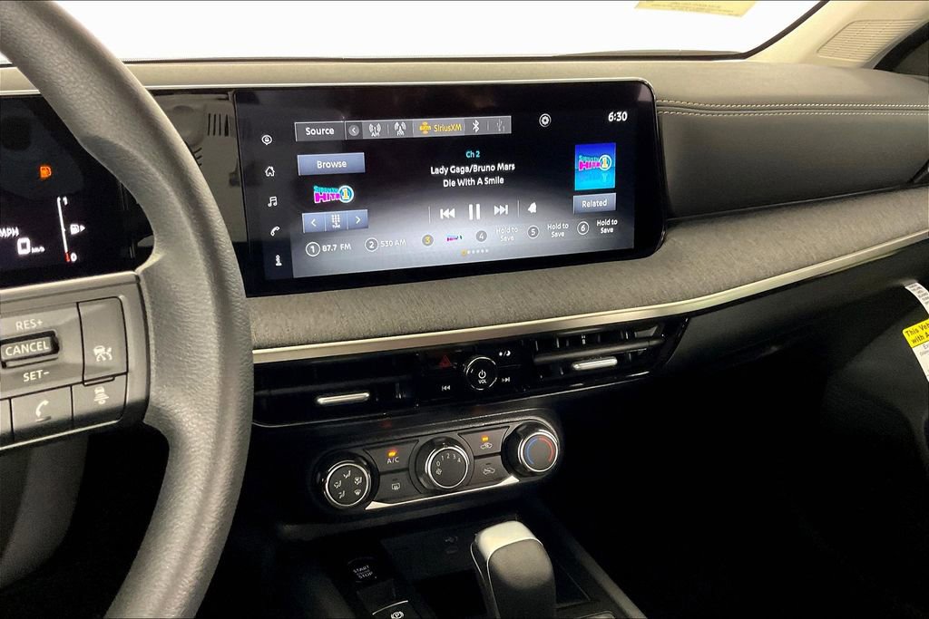 Used 2025 Nissan Kicks SV image 11