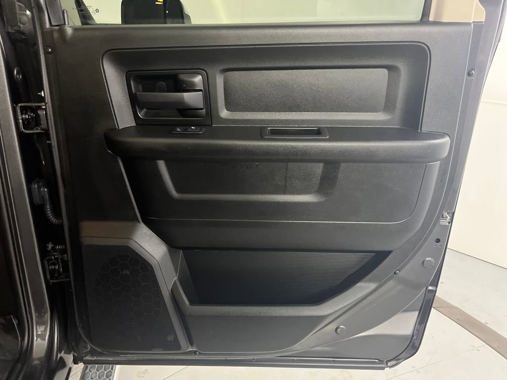 Used 2018 RAM 2500 Tradesman w/ Chrome Appearance Group image 30