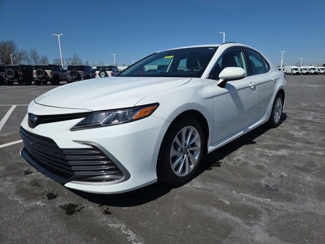 Used 2024 Toyota Camry LE image 3