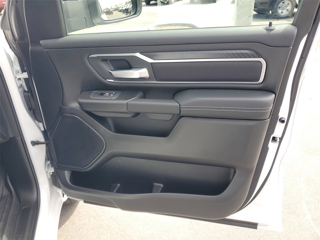 New 2025 RAM 1500 4x4 Crew Cab image 30