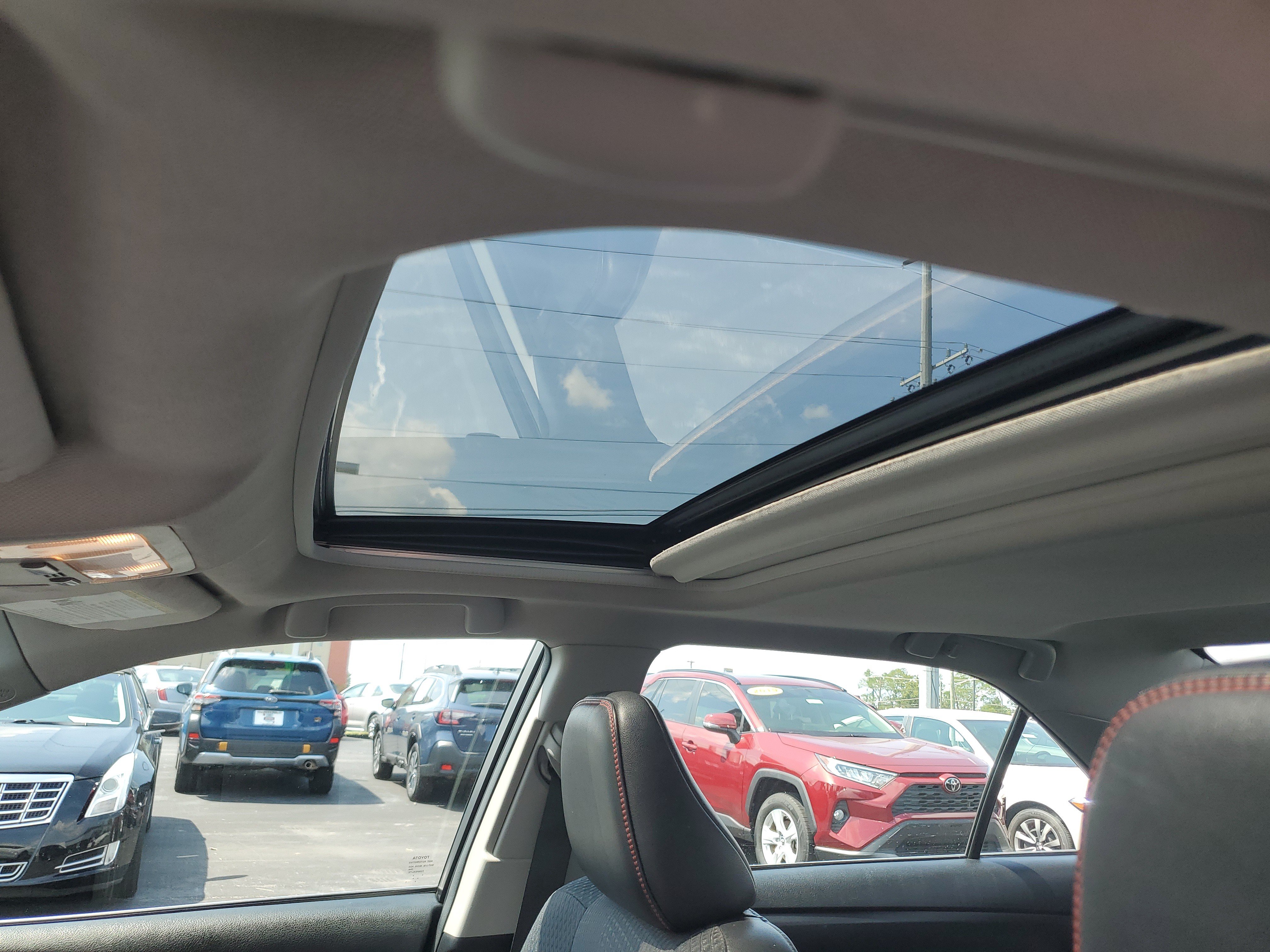 Used 2015 Toyota Camry SE w/ Moonroof Package FWD image 18