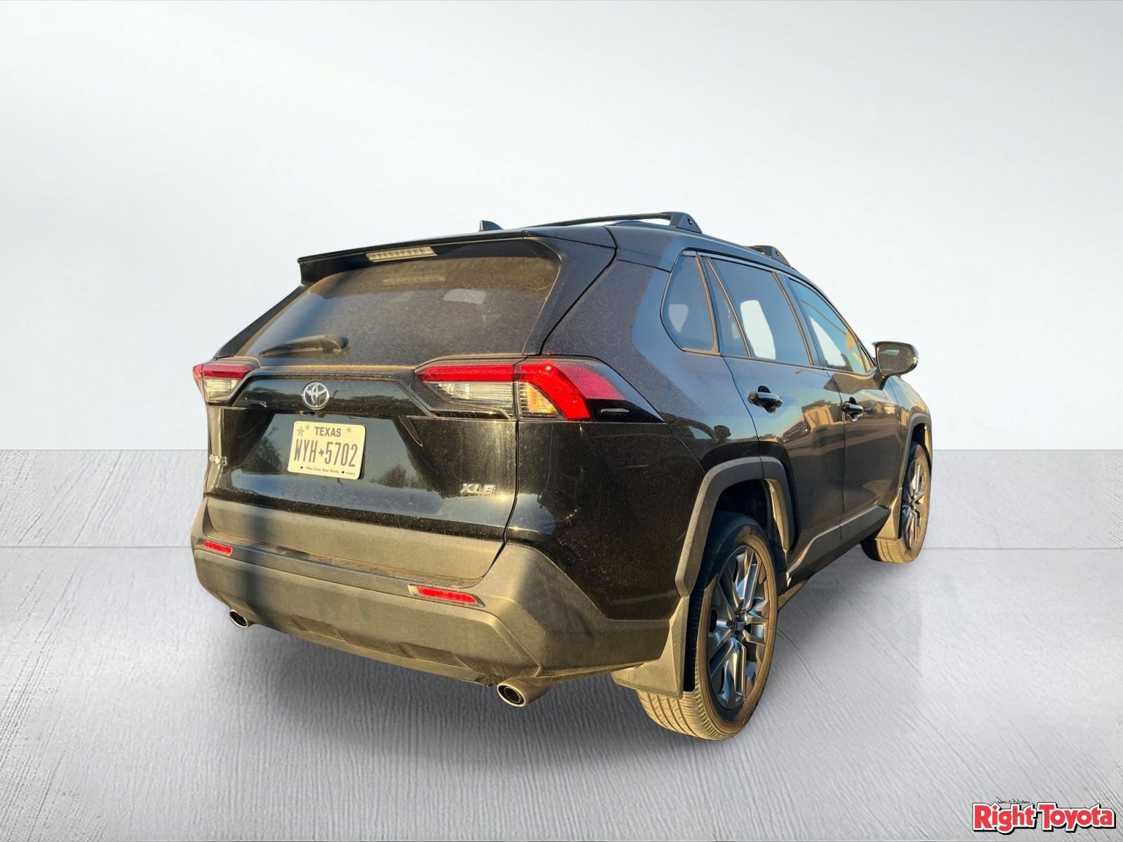 Used 2023 Toyota RAV4 XLE Premium FWD image 4