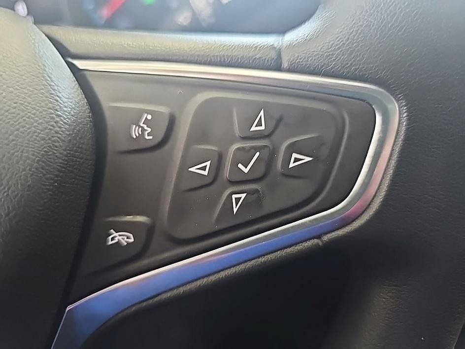 Used 2017 Chevrolet Malibu LT FWD image 17