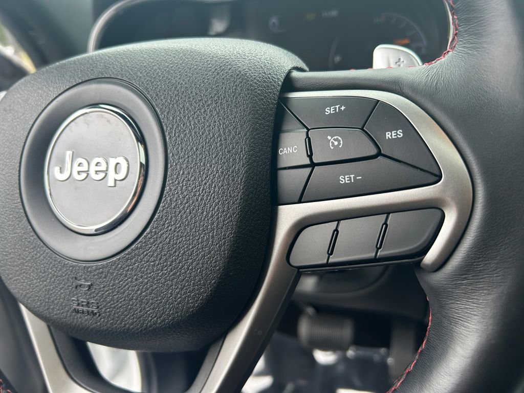 Used 2018 Jeep Grand Cherokee Trailhawk AWD/4WD image 16