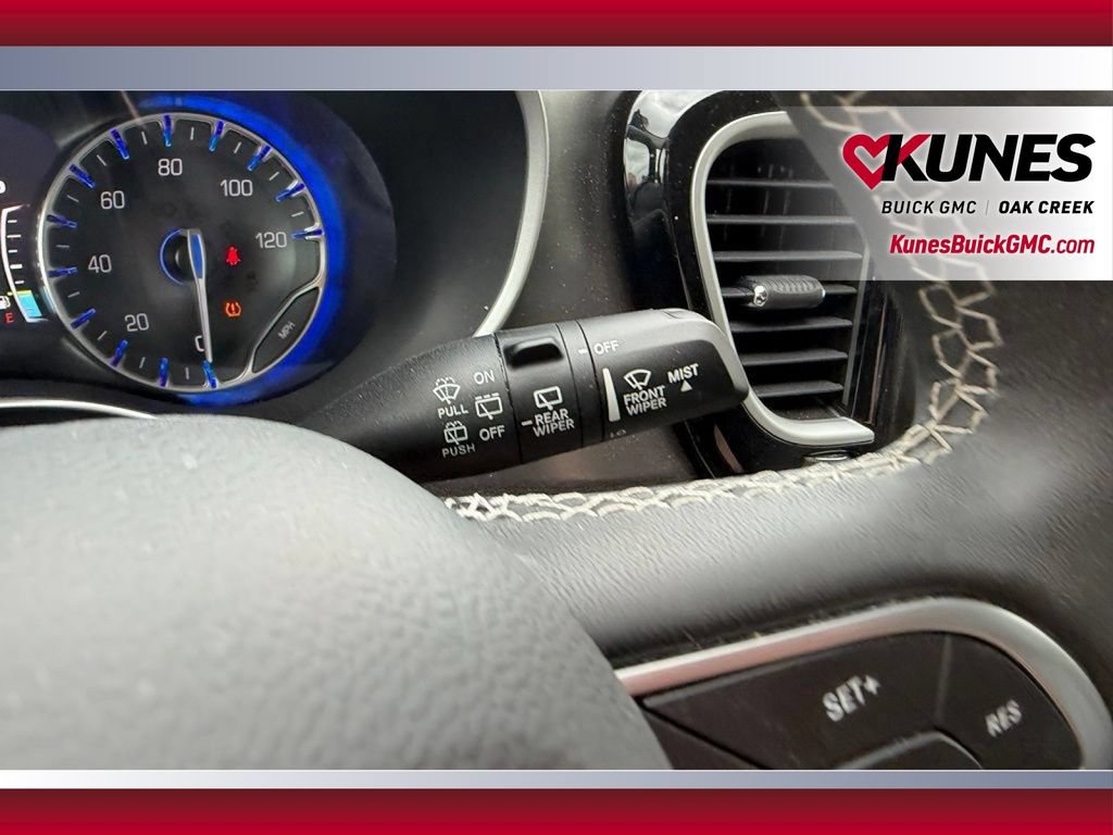 Used 2023 Chrysler Pacifica Touring-L FWD image 18