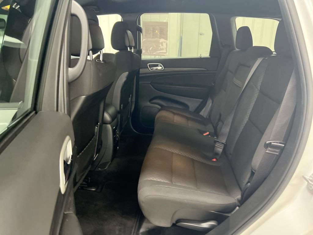 Used 2022 Jeep Grand Cherokee Laredo E AWD/4WD image 23